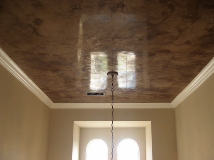 tecido tensionado sob gesso veneziano