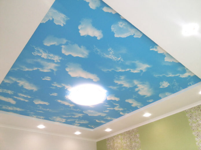 tela esticada com céu e nuvens