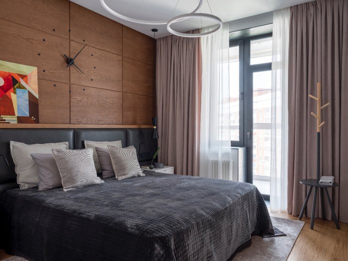 relógio acima da cama