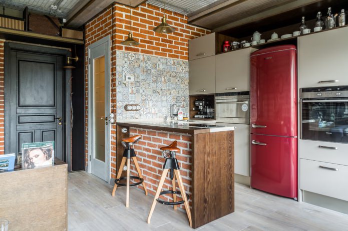 porta escura em apartamento estilo loft