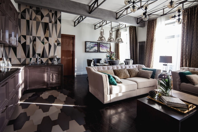 combinação de azulejos na cozinha com parquet escuro na sala de estar