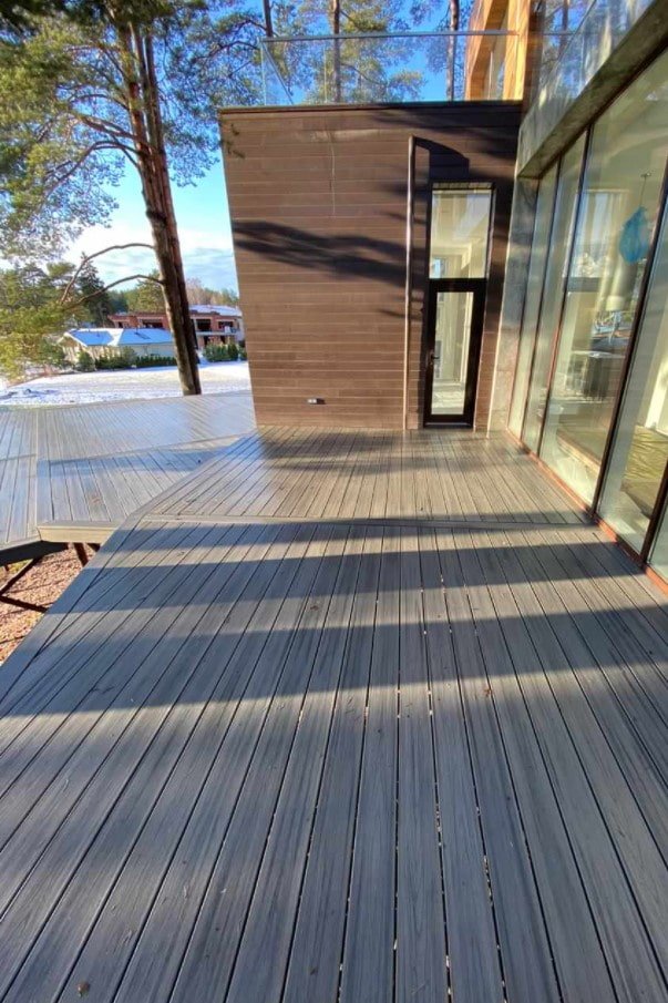 terraço feito de tábuas cinzas