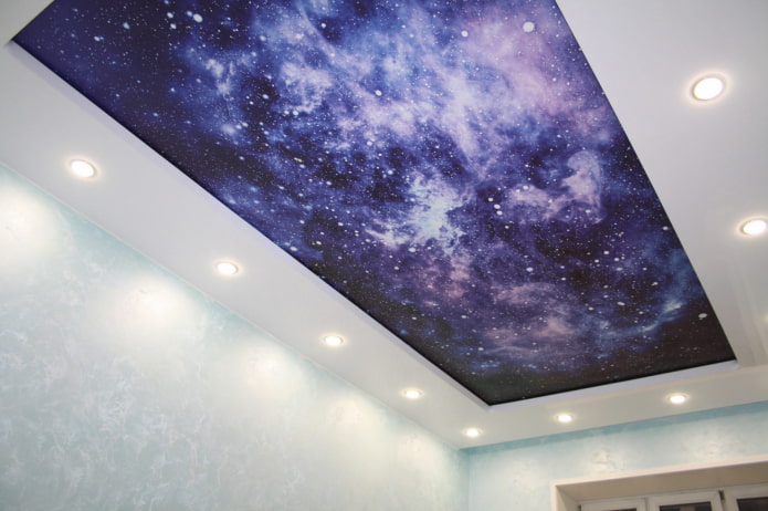 tela esticada com a imagem do céu estrelado