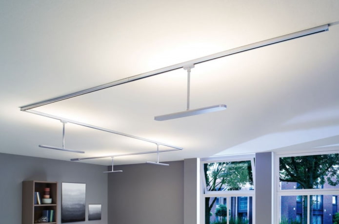 luz de trilho com lâmpada fluorescente