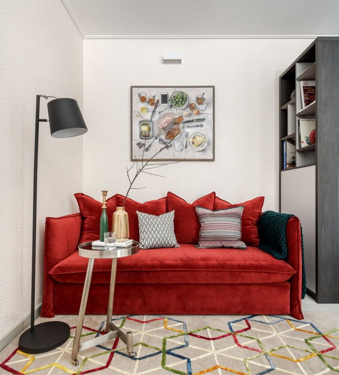 sofá vermelho no interior