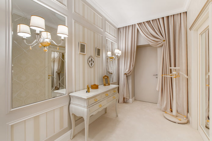 portas no interior em estilo clássico