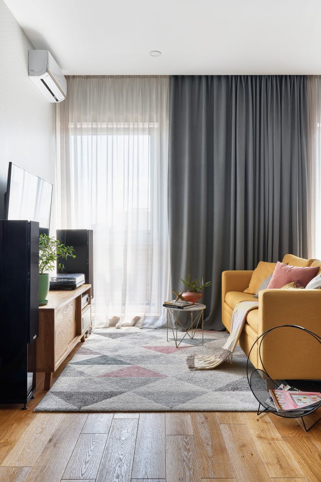Tapete cinza, cortinas cinzas