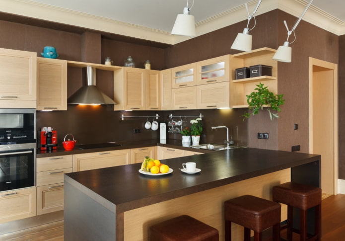 paredes marrons no interior da cozinha