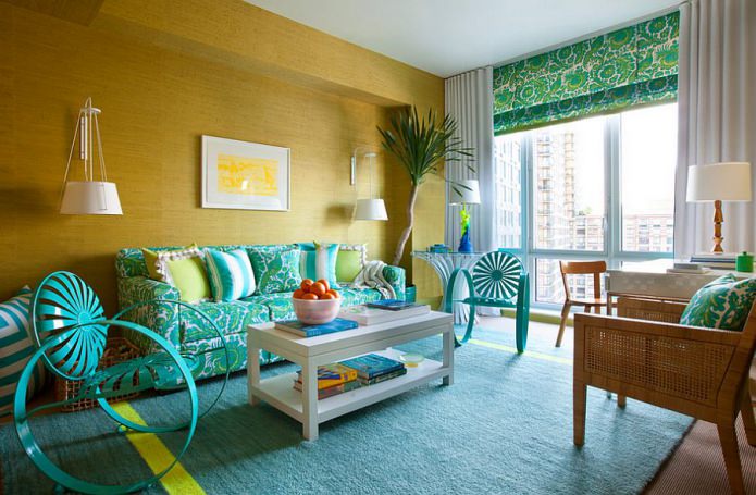 sala de estar em menta e amarelo