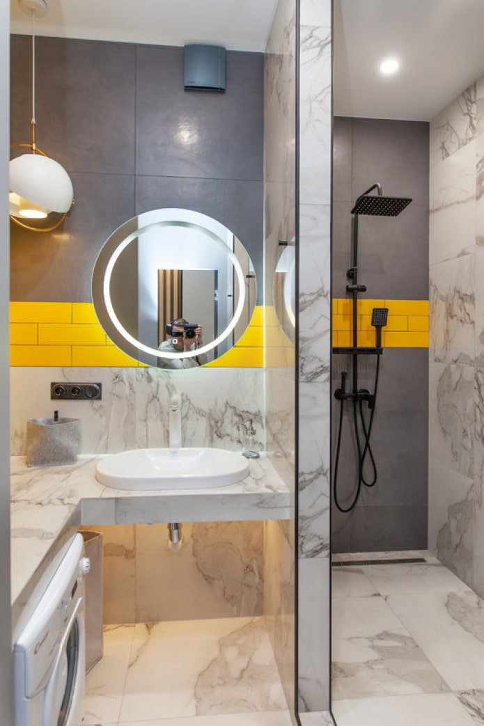 detalhes em amarelo no banheiro