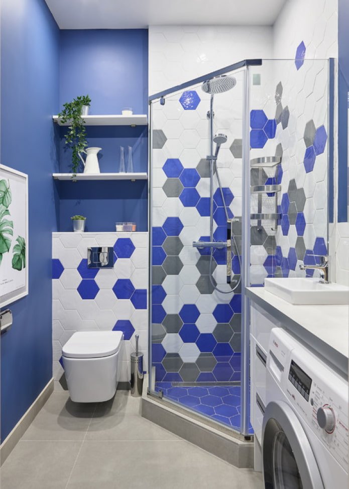 banheiro branco e azul