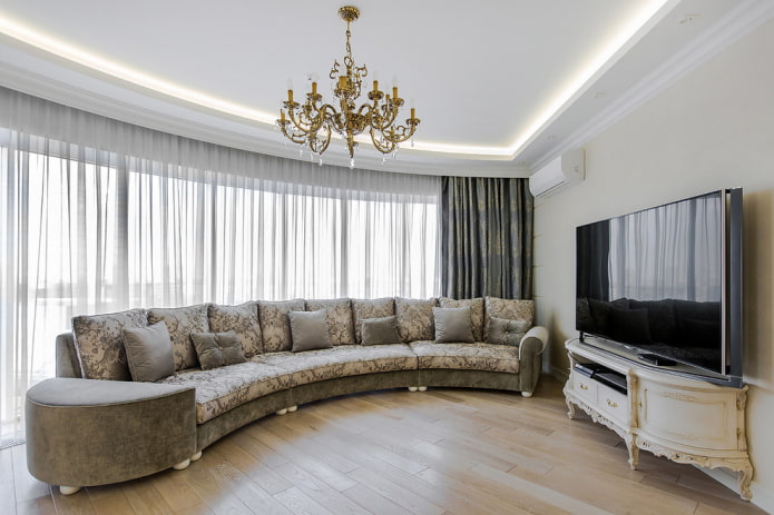 Suporte de TV no interior em estilo clássico