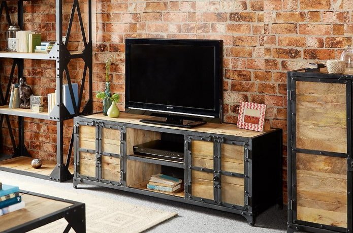 Suporte de TV no interior em estilo loft