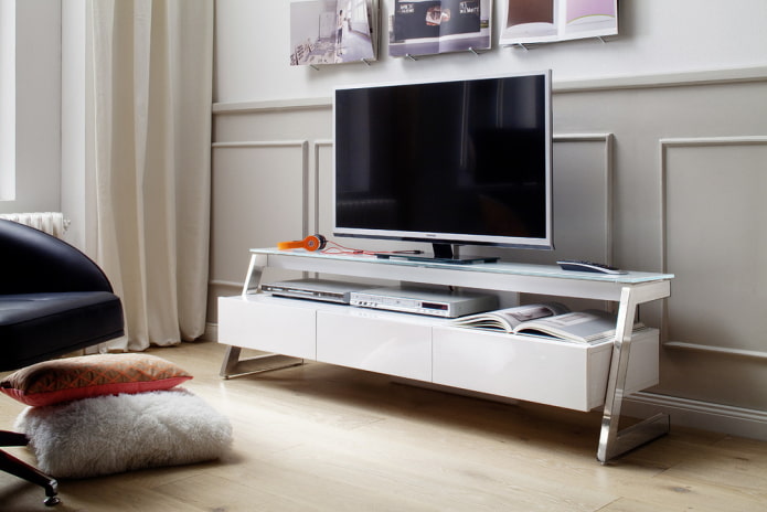 Suporte de TV em um interior de alta tecnologia