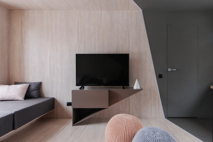 suporte de TV triangular no interior