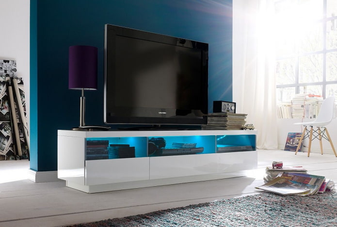 Suporte de TV com iluminação de fundo no interior