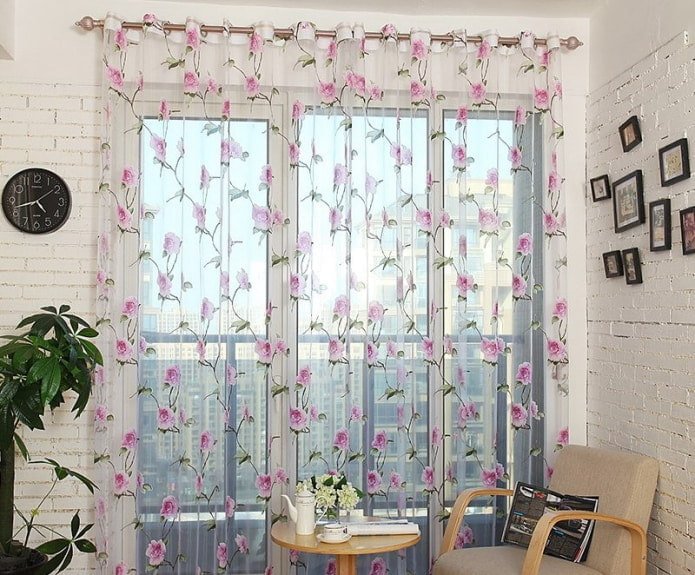 tule com estampa floral