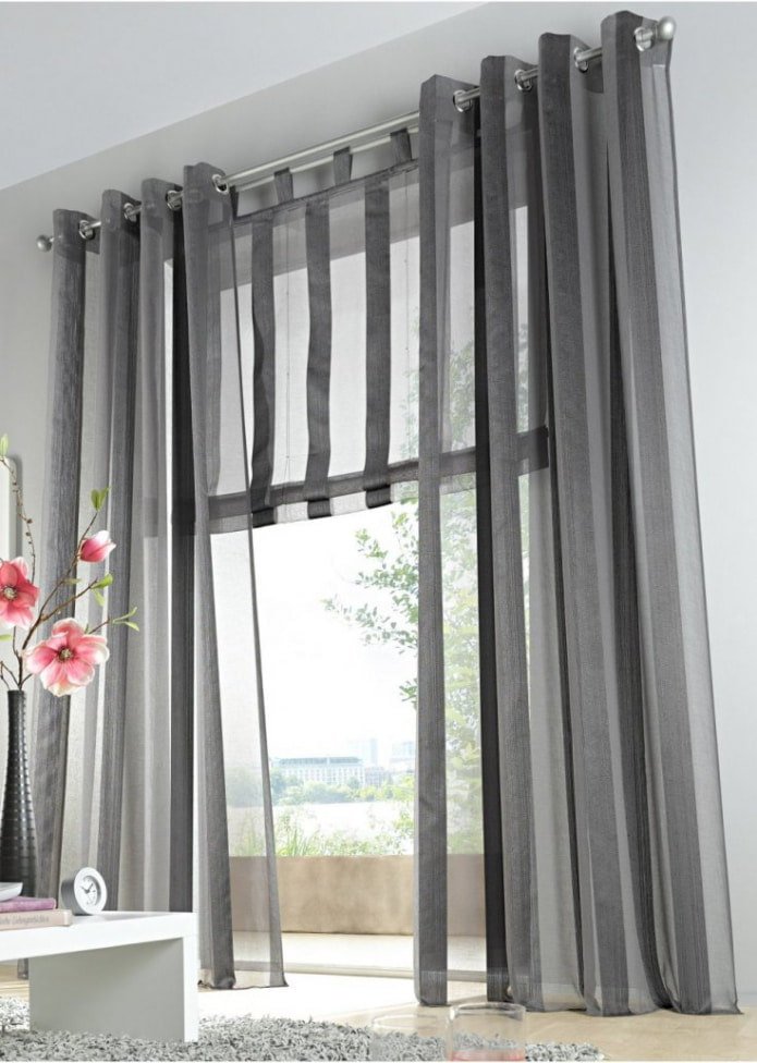 cortinas com ilhós listrados