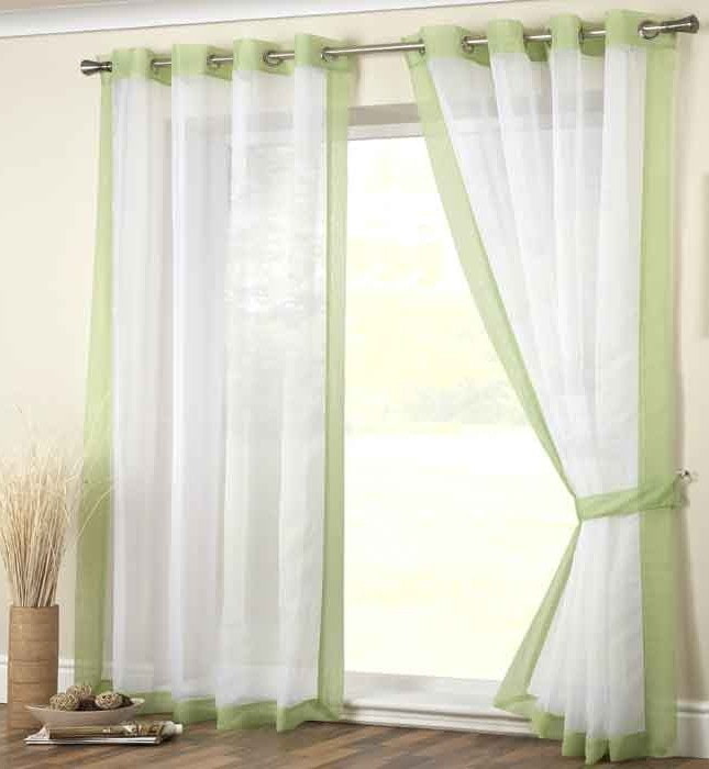 cortinas em ilhós com borda