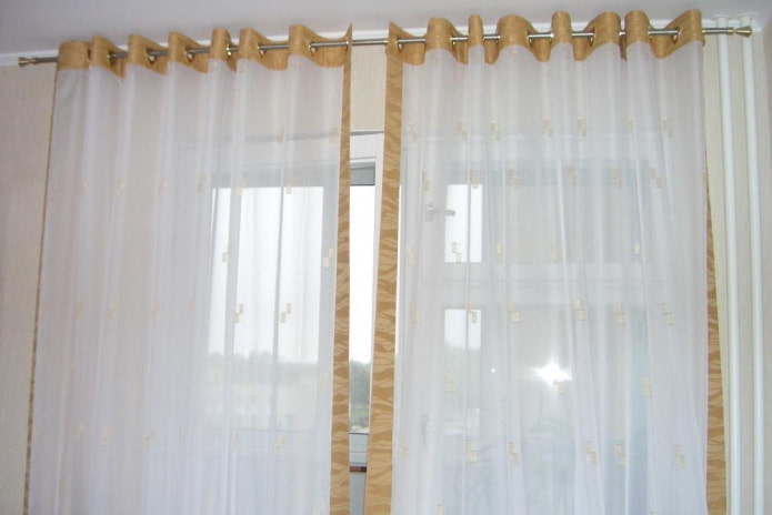 cortinas em ilhós com borda
