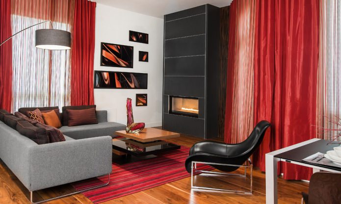 tule vermelho na sala de estar