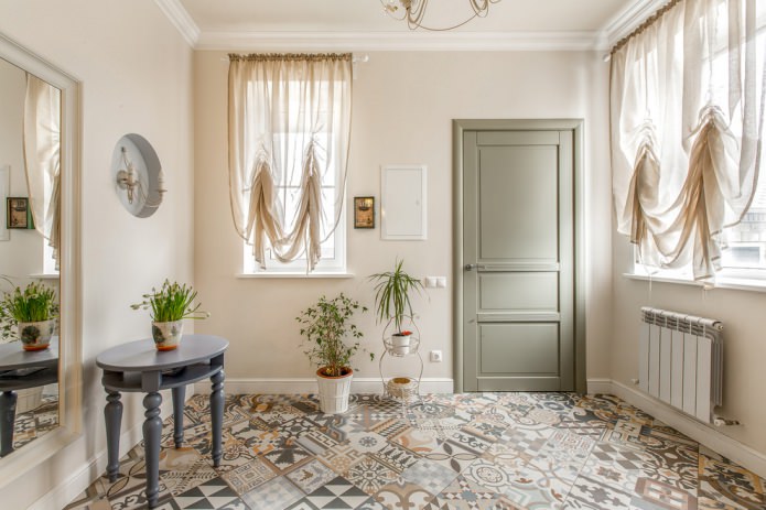 cortinas de tule francês bege no corredor