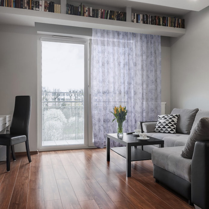 sala de estar com porta de sacada
