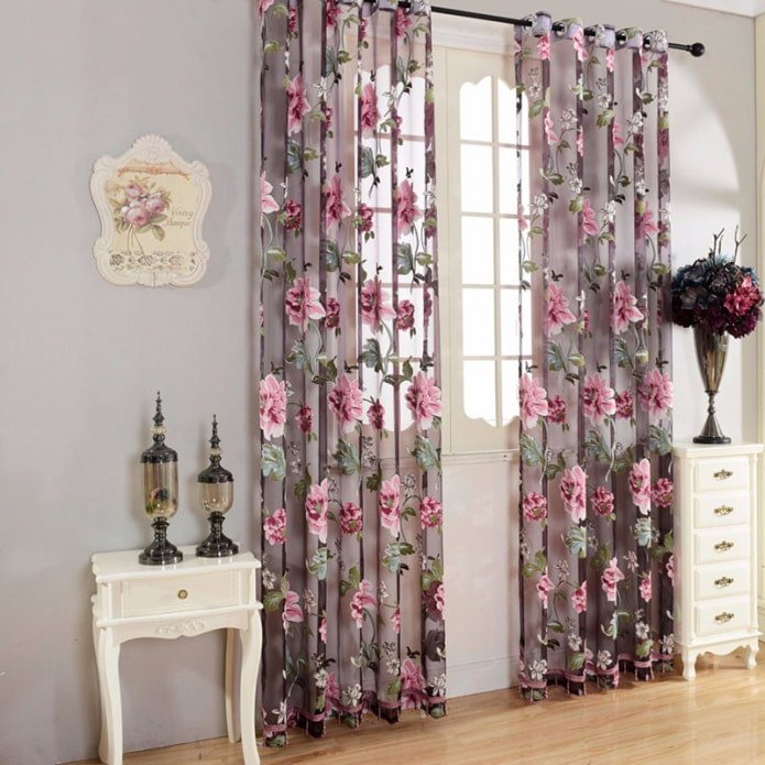 tule com estampa floral