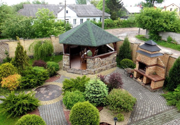 gazebo de pedra e fogão na dacha