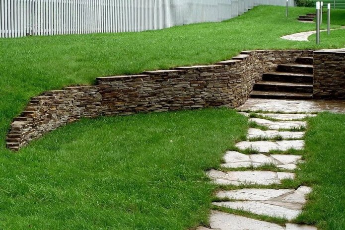 muros de ardósia no jardim