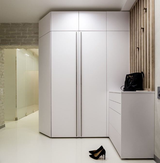 guarda-roupa em estilo minimalista