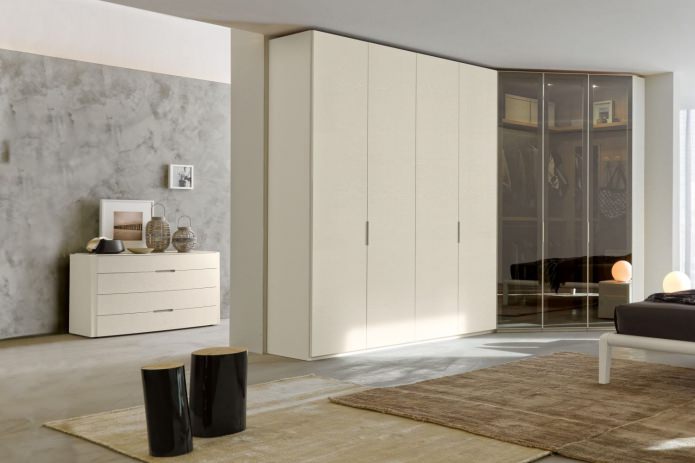 Design de um guarda-roupa de canto no quarto