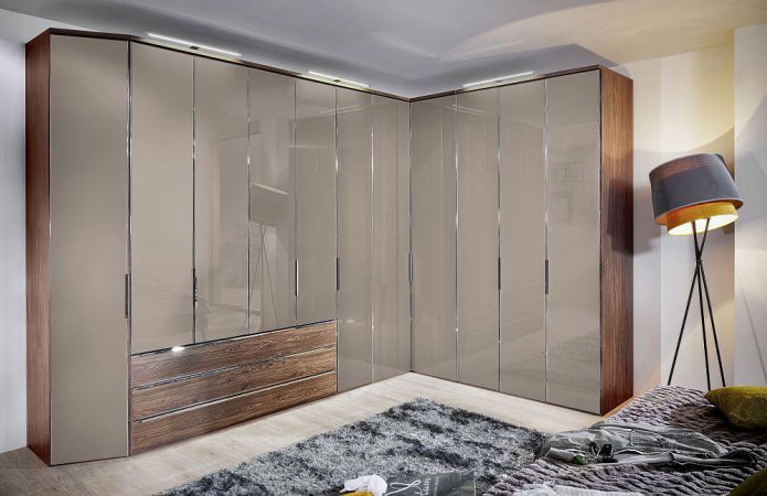 Guarda-roupa de canto em forma de L no quarto