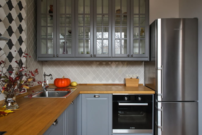 área de lavagem no interior da cozinha em forma de canto