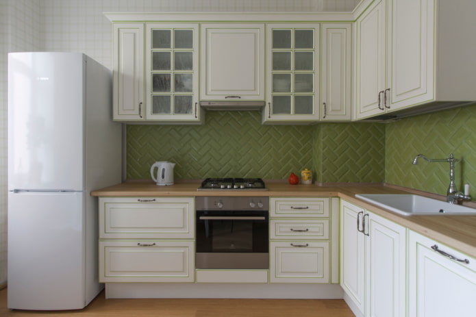 conjunto de canto no interior de uma pequena cozinha