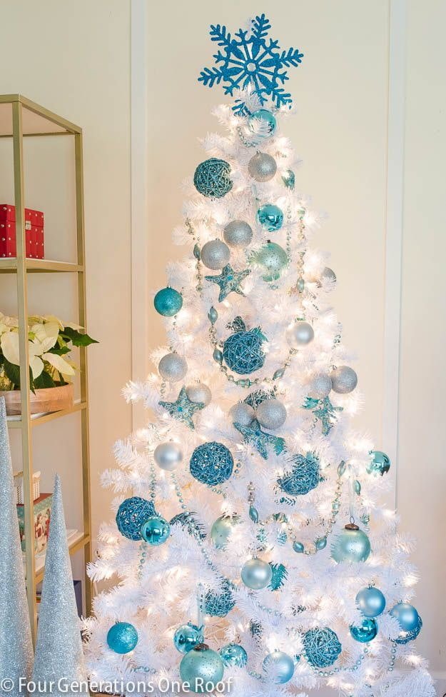 Abeto branco com decoração azul