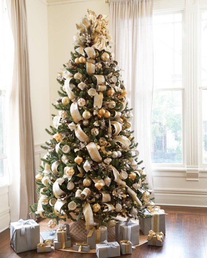 Árvore de Natal dourada