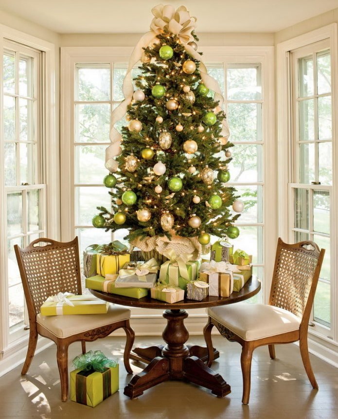 Árvore de Natal amarelo-esverdeada