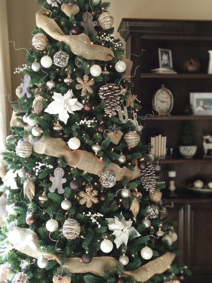 Árvore de Natal em tons de marrom
