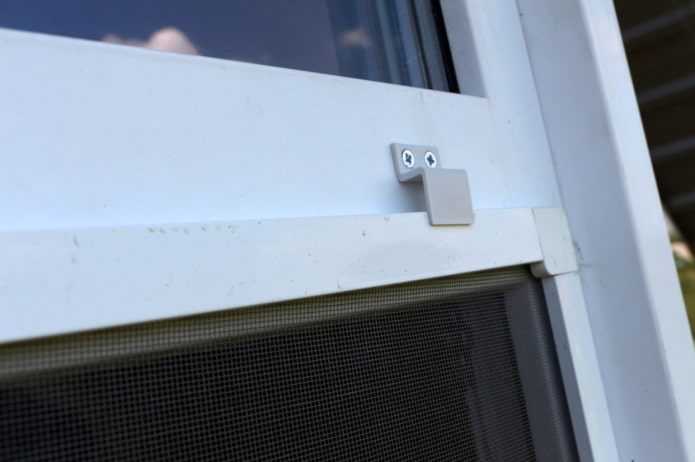 como instalar uma rede mosquiteira nos cantos