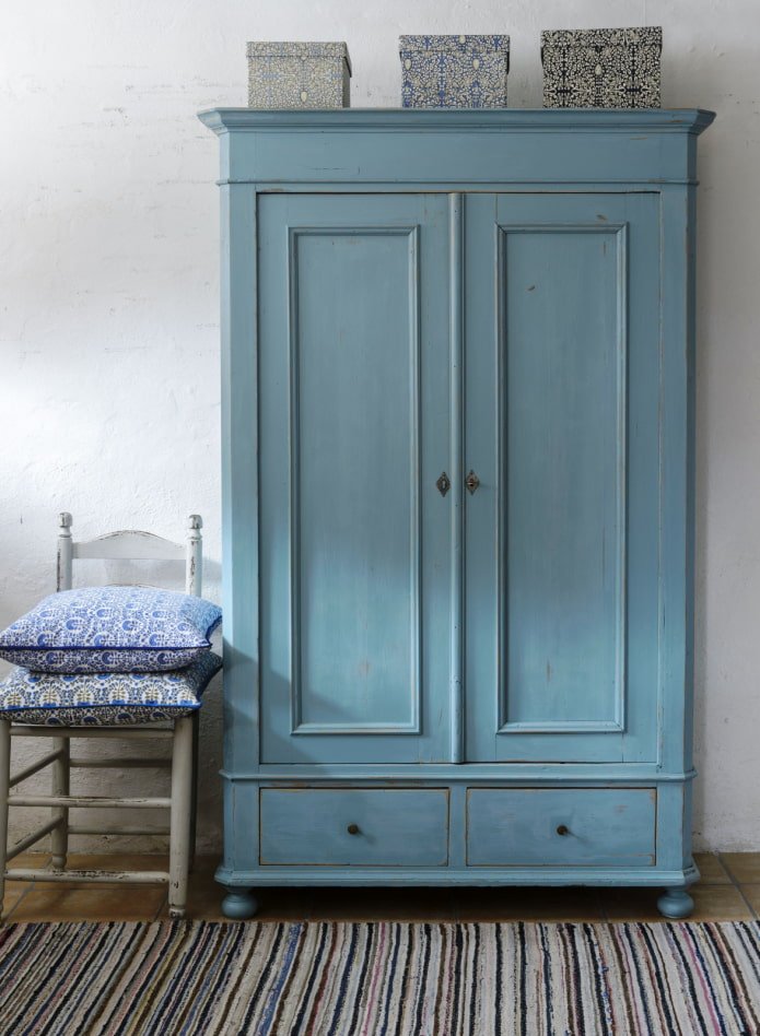 Guarda-roupa repintado