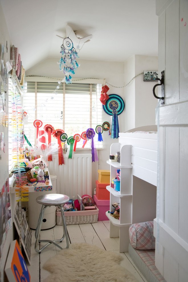 sistemas de armazenamento em um quarto infantil