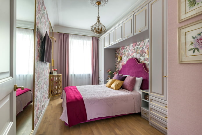 decoração de parede no quarto em um edifício Khrushchev