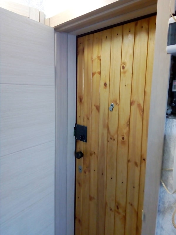 painel de porta com ripa