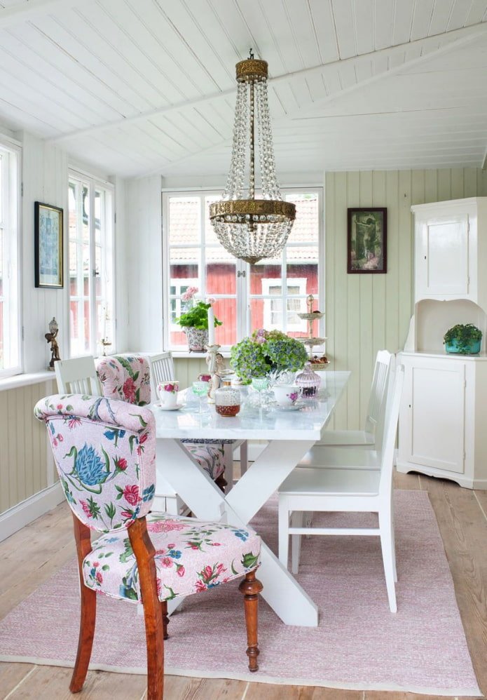 sala de jantar em estilo provençal
