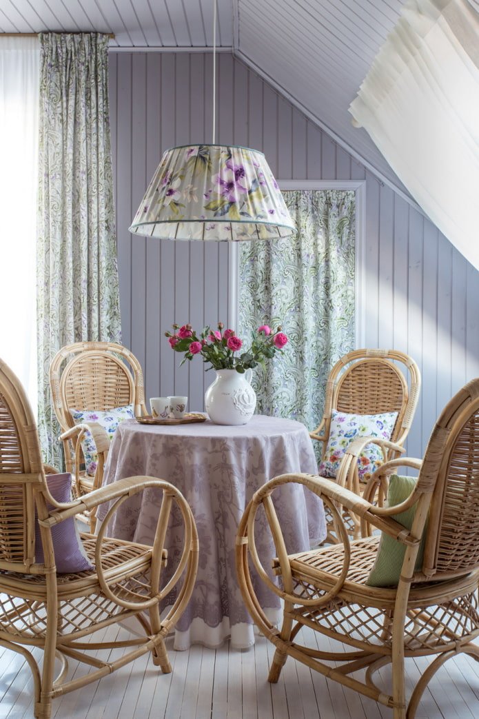 sala de jantar no sótão