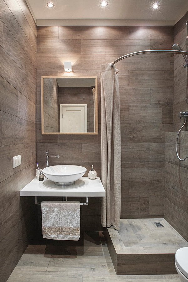 decoração de banheiro e iluminação em estilo minimalista