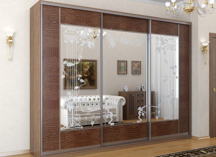 guarda-roupa com inserções de couro artificial