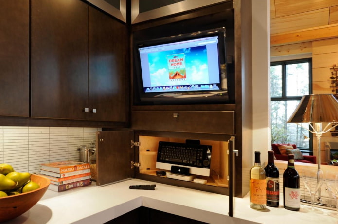 TV no conjunto de cozinha