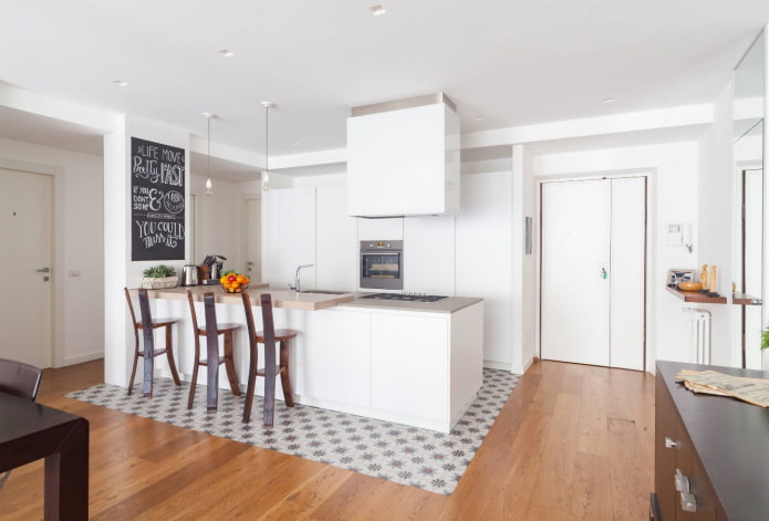 azulejos com laminado na cozinha